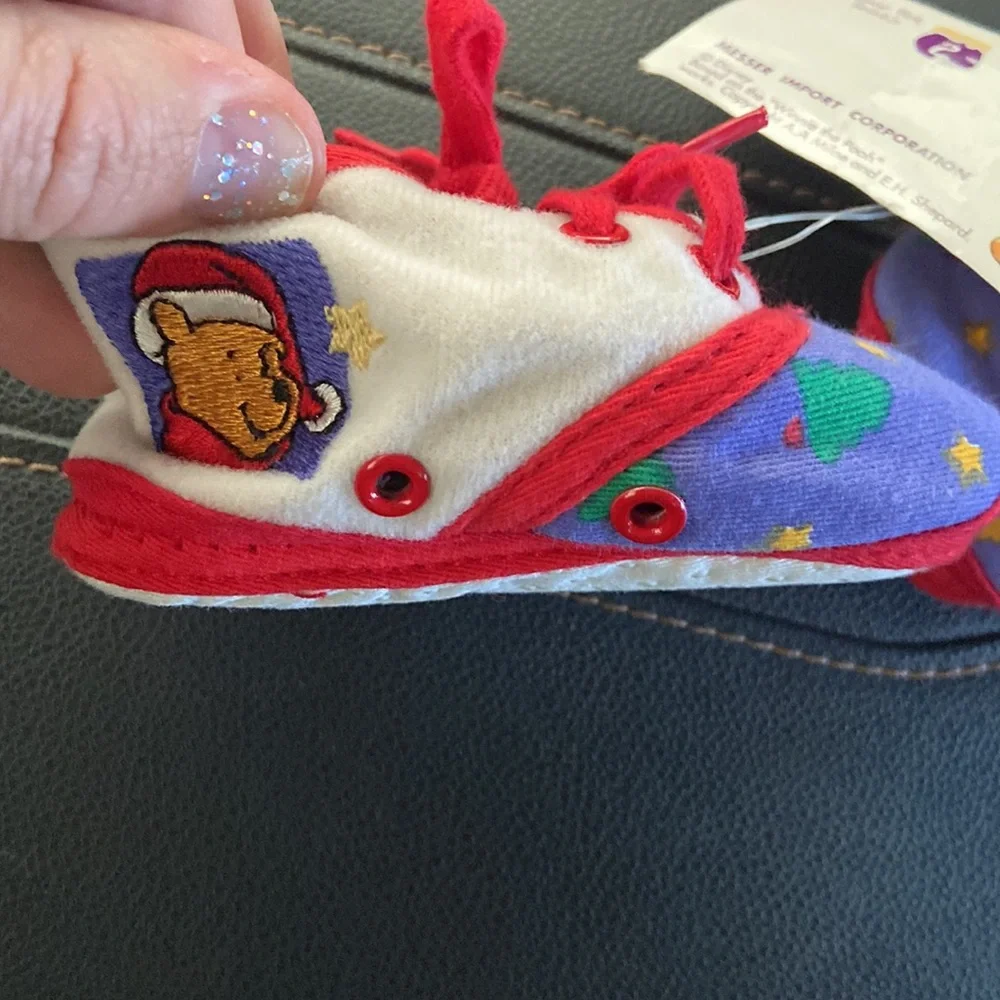 RARE Winnie the Pooh Baby Shoes Christmas 12-18 months 90s Vintage DISNEY NWT